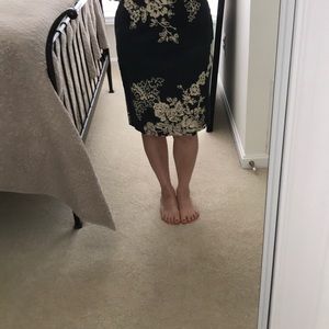 Gorgeous embroidered j crew pencil skirt